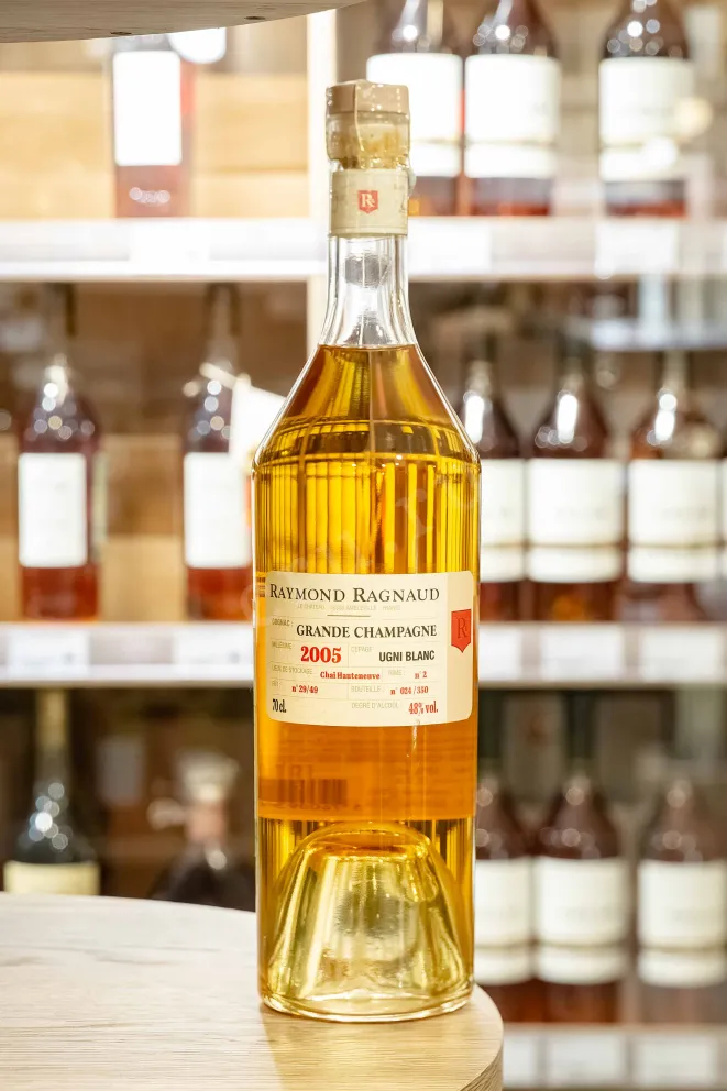 В магазине Крю Профи Raymond Ragnaud Millesime Grande Champagne in gift box 2005 0.7 л