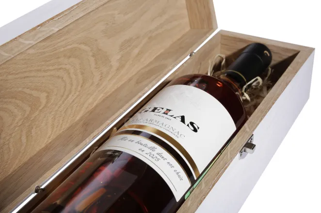 В подарочной коробке Gelas 2000 0.7 л