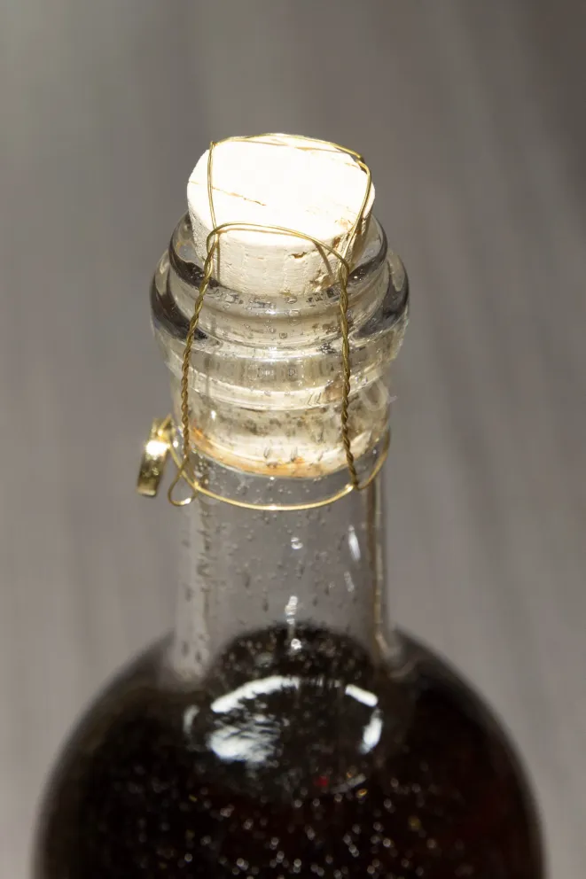 Пробка Chateau de Montifaud 20 Years wooden box 0.7 л