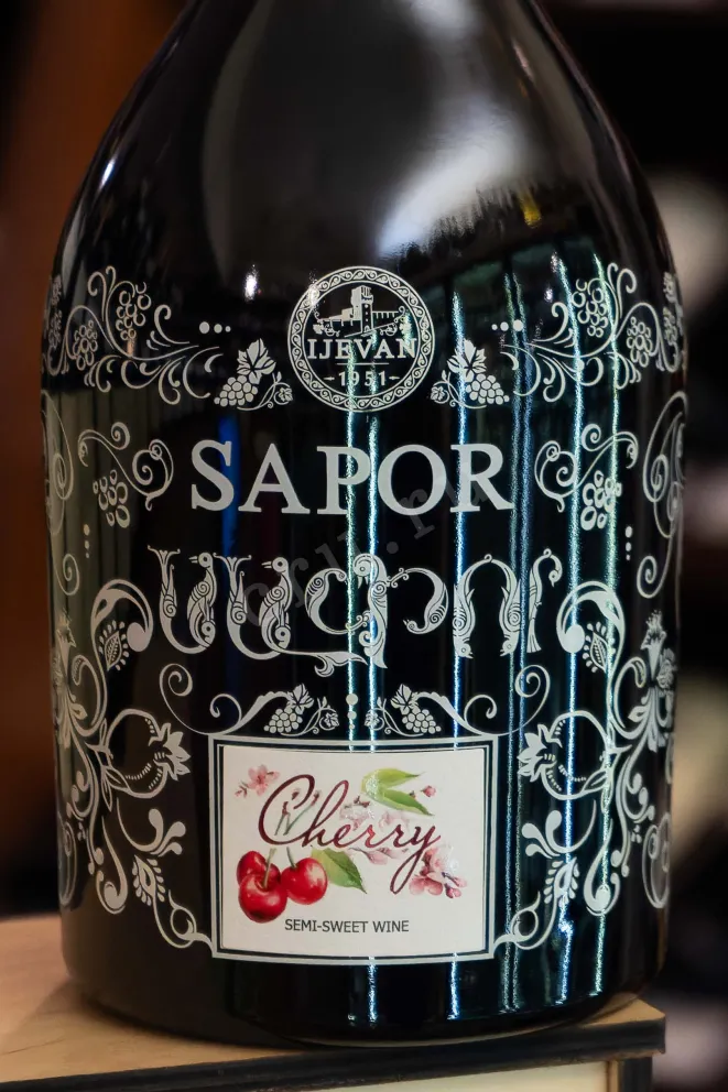 В магазине Крю Профи Ijevan Sapor Red Semi Sweet 0.75 л