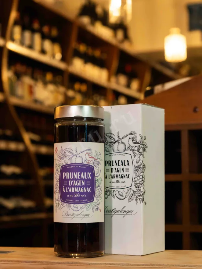 В магазине Крю Профи Dartigalongue Pruneaux a L'Armagnac gift box 0.7 л