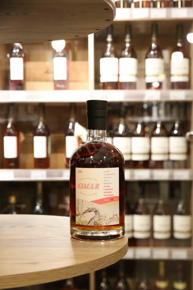 В магазине Крю Профи Omar Cask Strength Single Malt Plum Liqueur Barrel Finish in gift box 0.7 л