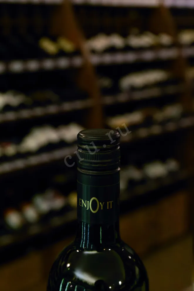 Пробка Peter Mertes enjOy it Merlot Alcohol Free 2024 0.75 л