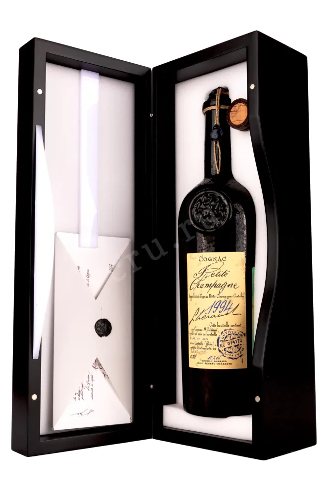 В подарочной коробке Lheraud Petite Champagne 1994 in wooden box 0.7 л