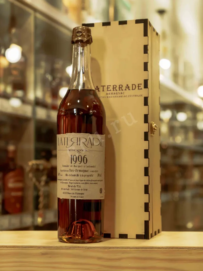 В магазине Крю Профи Laterrade Domaine Marquet Bas-Armagnac in wooden box 1996 0.7 л