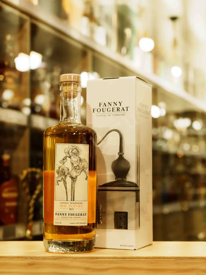 В магазине Крю Профи Fanny Fougerat Iris Poivre XO Borderies in gift box 0.7 л