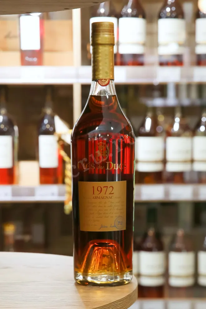 В магазине Крю Профи Cles des Ducs in gift box 1972 0.7 л