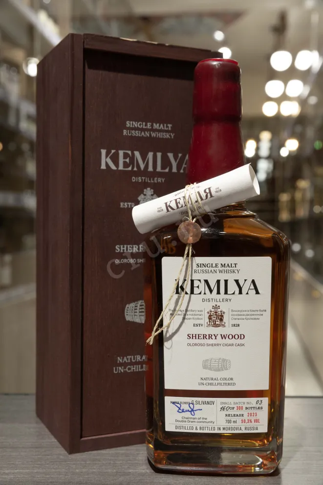 В магазине Крю Профи Kemlya Sherry Wood in wooden box 0.7 л