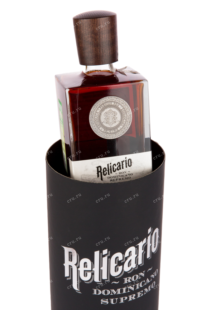 Бутылка рома Реликарио Доминикано 0.7 в подарочной тубе