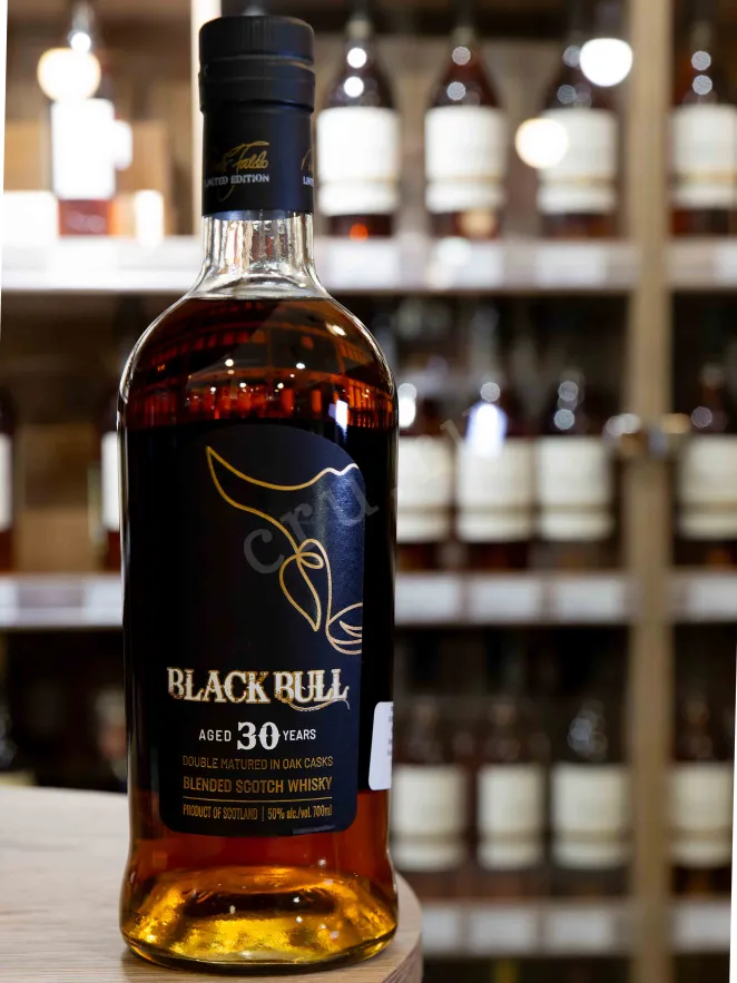 В магазине Крю Профи Black Bull Blended 30 years old with gift box 0.7 л