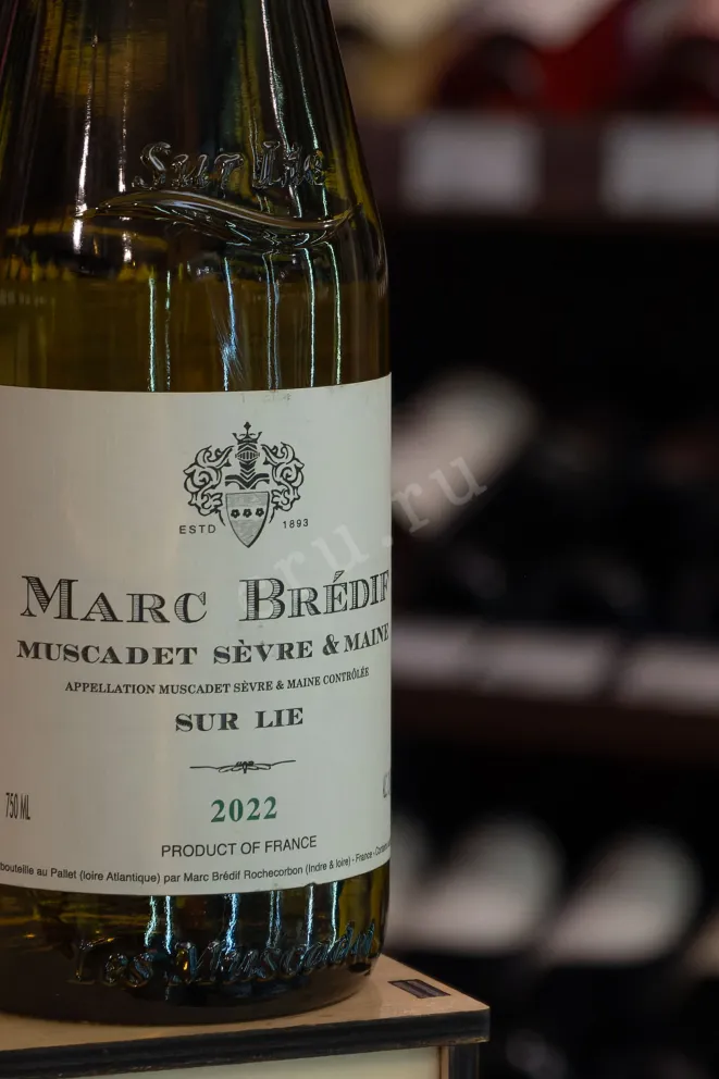 В магазине Крю Профи Marc Bredif Muscadet de Sevre et Maine Sur Lie AOC 2022 0.75 л