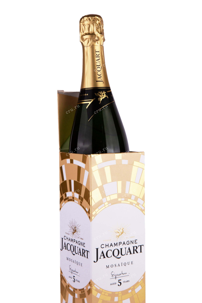 В подарочной коробке Champagne Jacquart Brut Mosaique Signature in gift box 2015 0.75 л