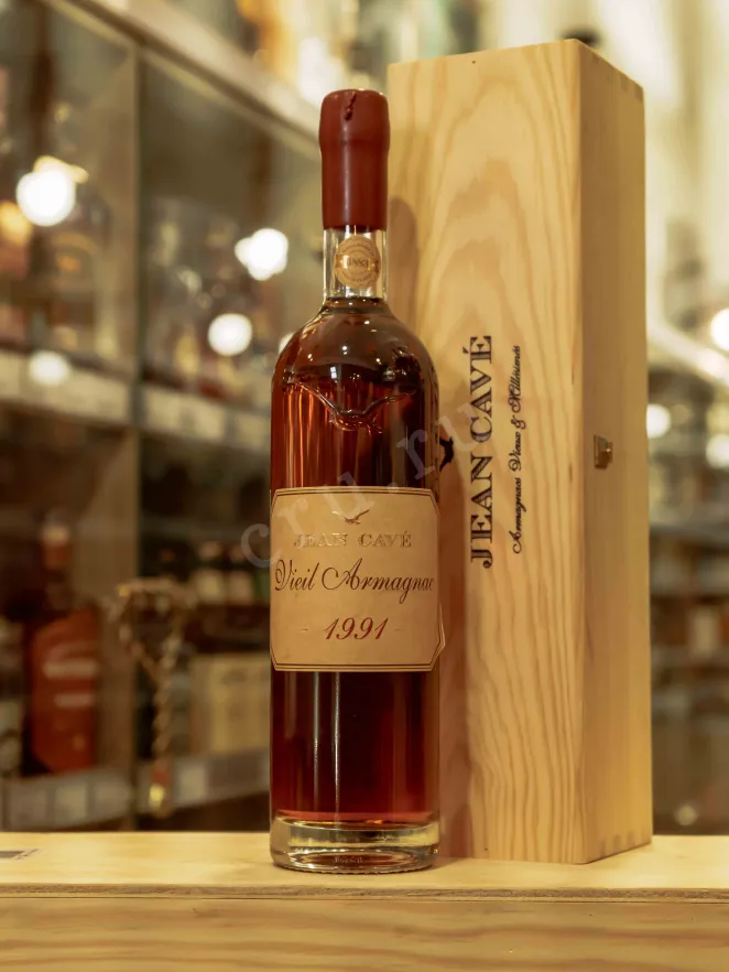 В магазине Крю Профи Jean Cave Vieil in gift box 1991 0.7 л