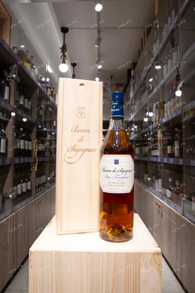 В магазине Крю Профи Baron de Sigognac 10 ans d'age wooden box 0.7 л