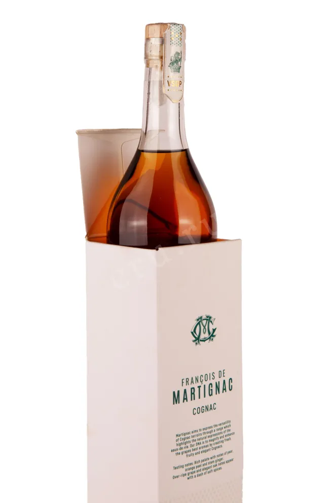 В подарочной коробке Francois de Martignac VSOP gift box 0.7 л