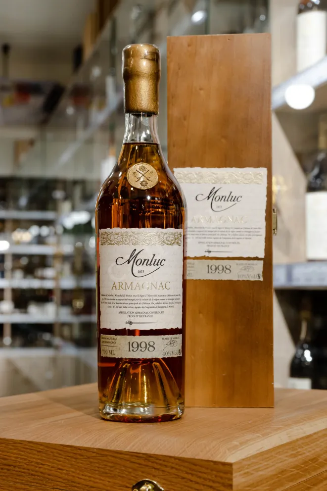 В магазине Крю Профи Monluc 1998 0.7 л