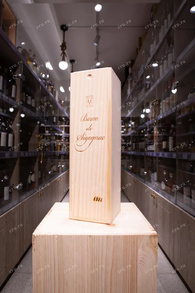 В магазине Крю Профи Baron de Sigognac wooden box 1992 0.7 л