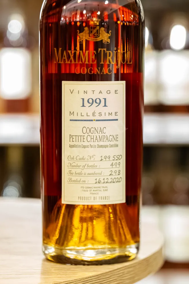 В магазине Крю Профи Maxime Trijol Petite Champagne wooden box 1991 0.7 л