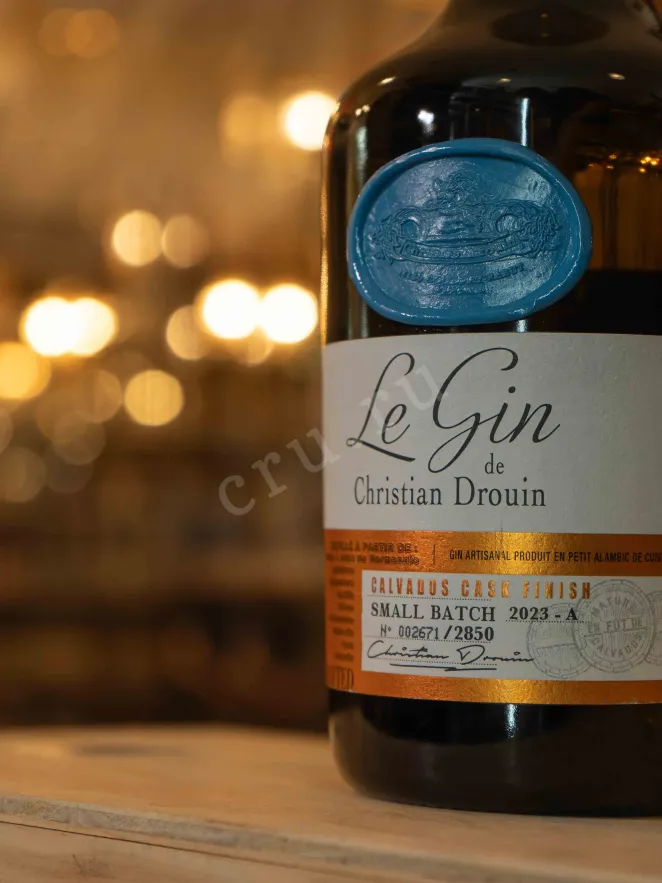В магазине Крю Профи Christian Drouin Le Gin Calvados Cask Finish 0.7 л