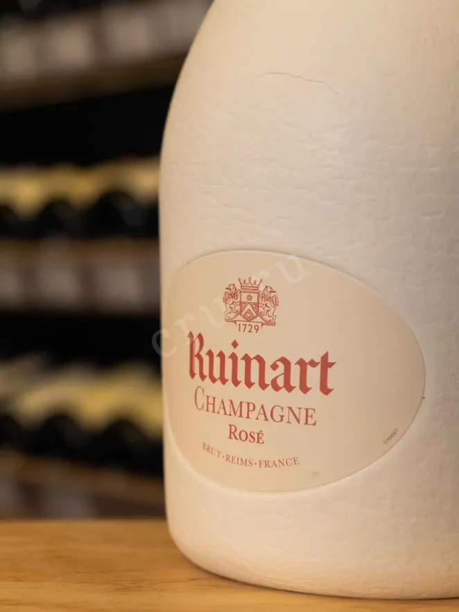 В магазине Крю Профи Ruinart Rose in case 1.5 л