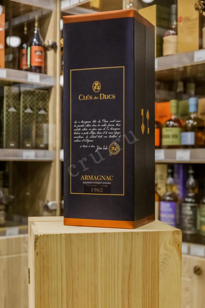 В магазине Крю Профи Cles des Ducs 1962 0.7 л