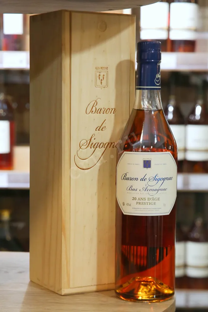 Деревянная коробка Арманьяк Baron de Sigognac 20 ans d'age