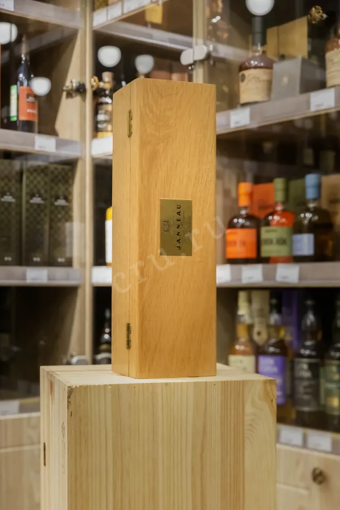 В магазине Крю Профи Janneau 1987 0.7 л