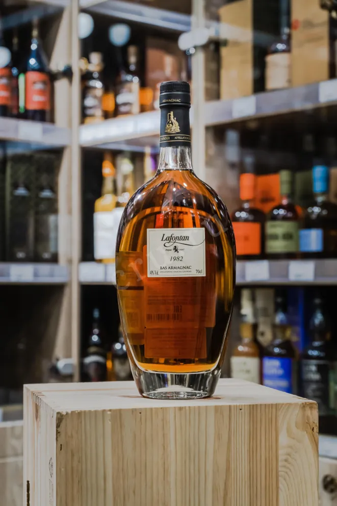 В магазине Крю Профи Lafontan 1982 0.7 л