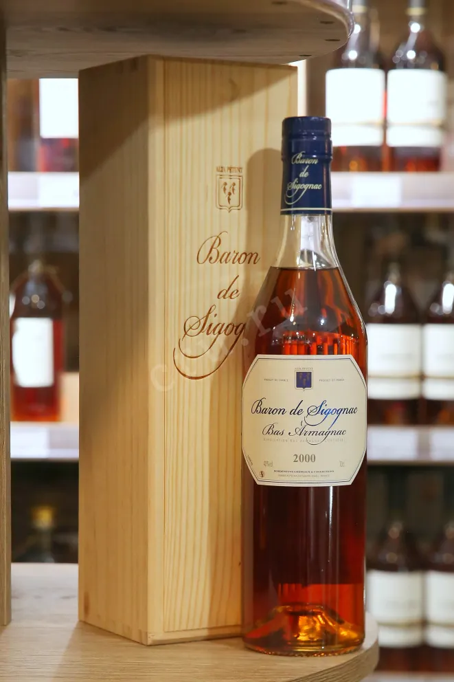 В магазине Крю Профи Baron de Sigognac wooden box 2000 0.7 л