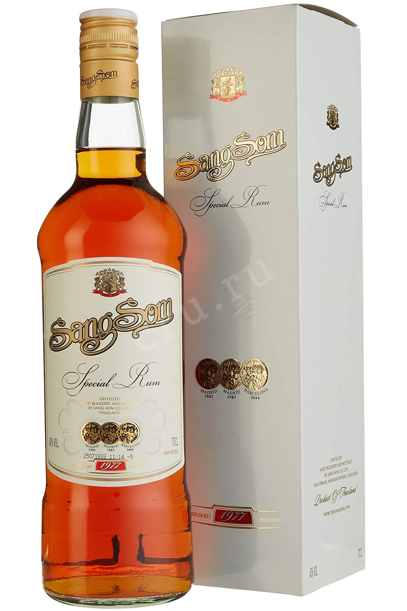 Фото — Ром SangSom gift box  0.7 л