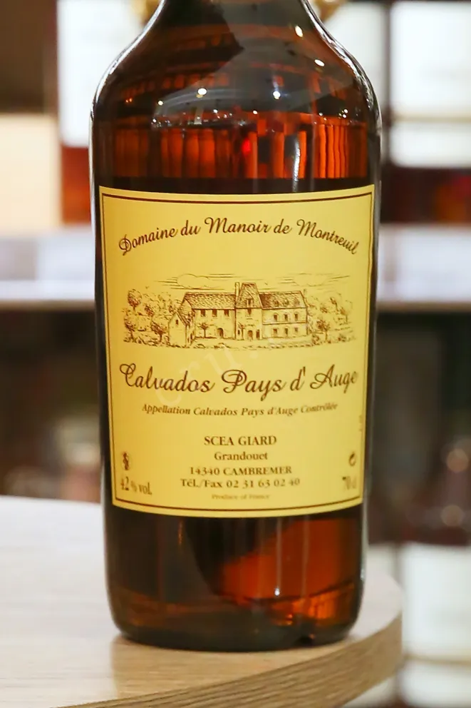 В магазине Крю Профи Domaine du Manoir de Montreuil Calvados Pays d'Auge in tube 1982 0.7 л