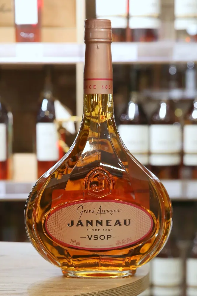 В магазине Крю Профи Janneau VSOP 0.7 л