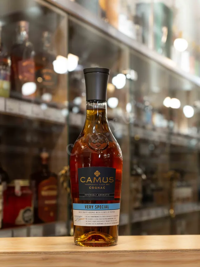 В магазине Крю Профи Camus VS Intensely Aromatic in gift box 0.7 л