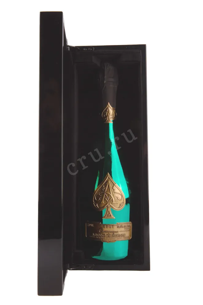В подарочной коробке Armand de Brignac Gold Brut 2020 0.75 л