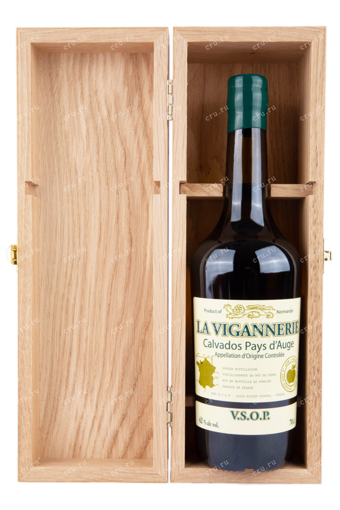 Бутылка кальвадоса Ла Виганери ВСОП 0.7 в деревянной коробке