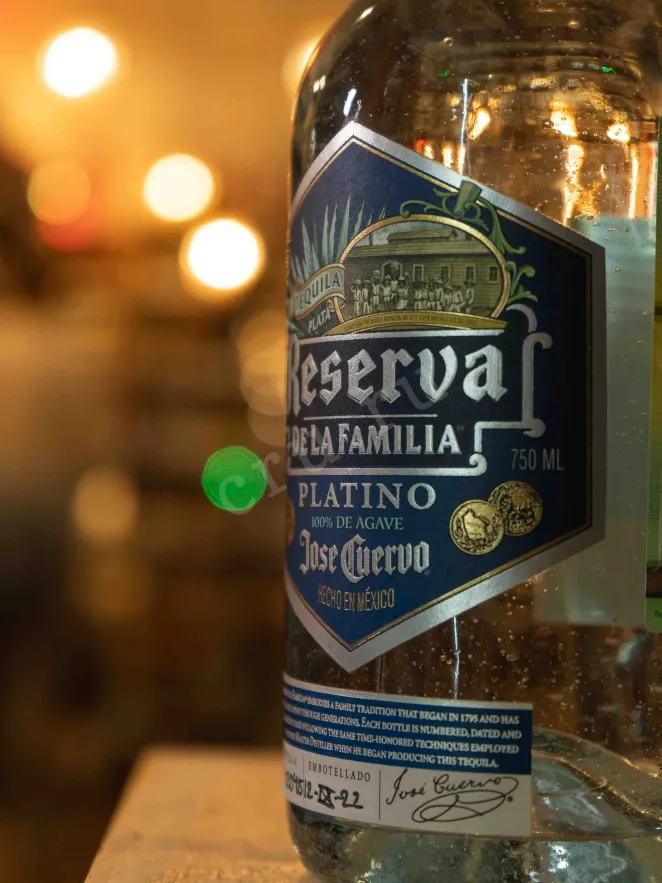 В магазине Крю Профи Jose Cuervo Reserva De La Familia 0.75 л