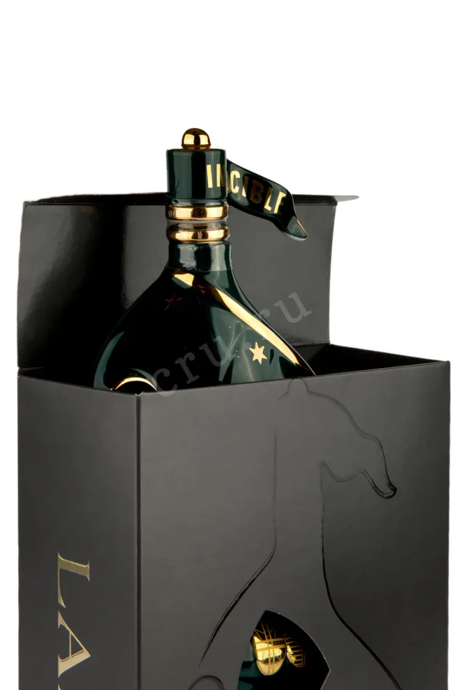 В подарочной коробке Larsen Cognac Viking Ship Ocean Green 0.7 л