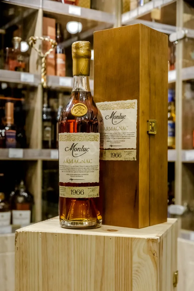 В магазине Крю Профи Monluc 1966 0.7 л