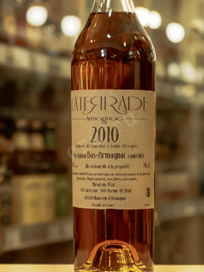 В магазине Крю Профи Laterrade Domaine de Coutchot Bas-Armagnac in wooden box 2010 0.7 л