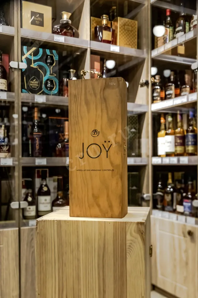 В магазине Крю Профи By Joy Millisime 1974 0.7 л