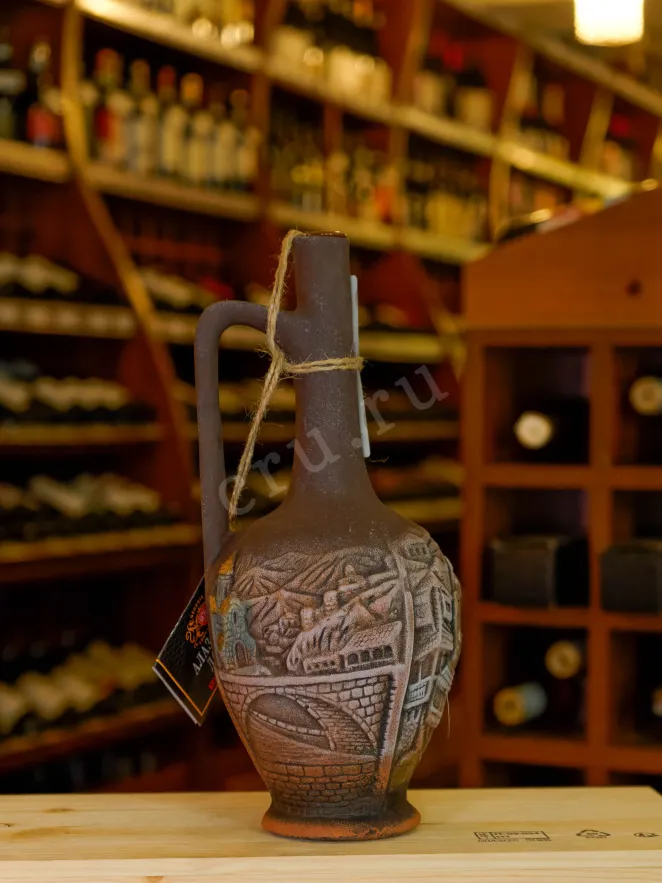 В магазине Крю Профи GCW Alazani Valley Red Semi-sweet in ceramic bottle 2023 0.75 л