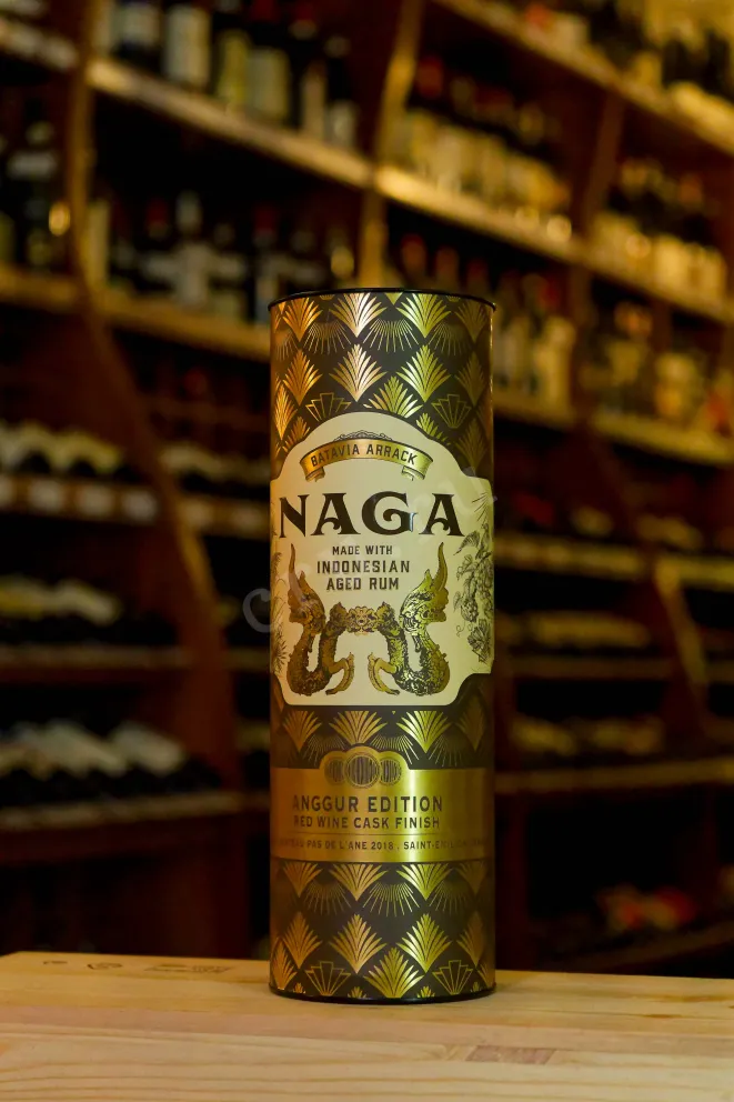 В магазине Крю Профи Naga Baravia Arrack Anggur Edition Red Wine Cask Finish in tube 0.7 л