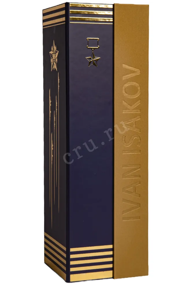 Подарочная коробка Коньяк коллекционный Маршал И.С. Исаков 2005г. 40% 0,7л п/у  Армения (скидки нет) 2005