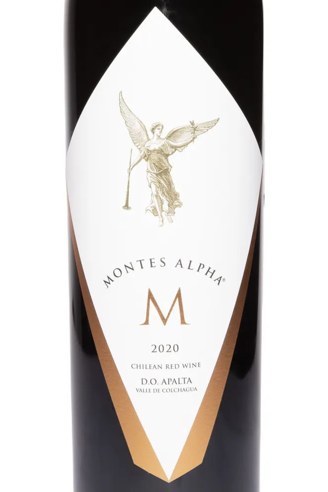 Этикетка Montes Alpha M Apalta DO in wooden box 2020 1.5 л