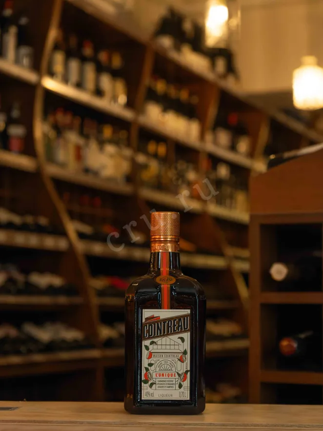 В магазине Крю Профи Cointreau 0.7 л