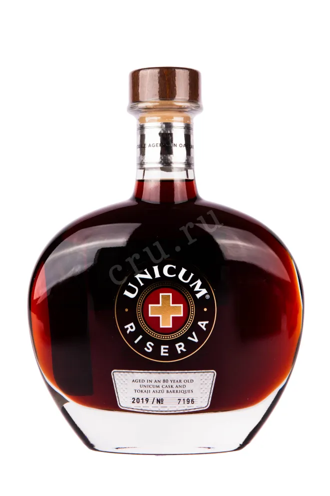 Бутылка ликера Уникум Ризерва в подарочной коробке 0.7 л