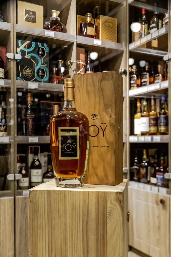 В магазине Крю Профи By Joy Millisime 1974 0.7 л