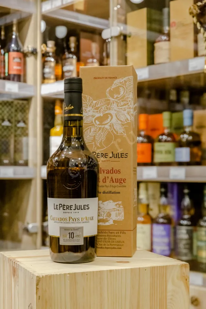 В магазине Крю Профи Le Pere Jules Pays d'Auge 10 years old gift box 0.7 л