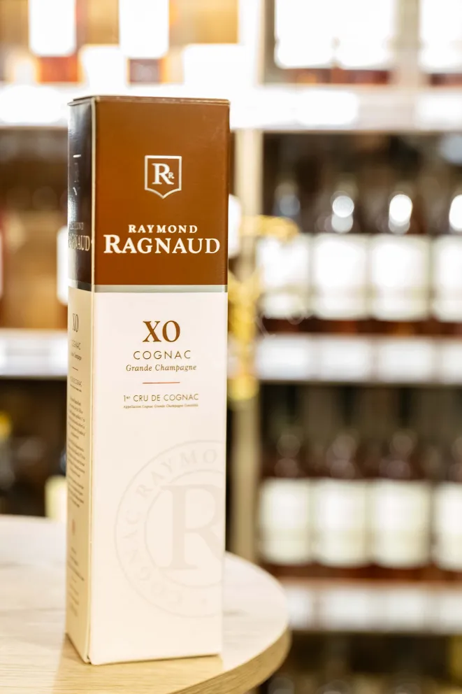 В магазине Крю Профи Raymond Ragnaud XO Grand Champagne 1er Cru De Cognac in gift box 0.5 л