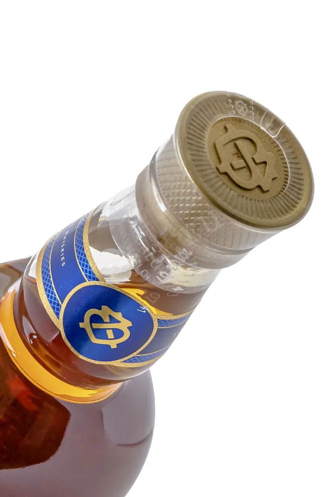 Пробка Chivas Regal 18 years old in with gift box 0.75 л